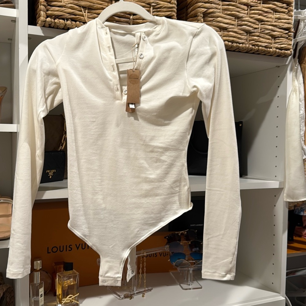 Skims body suit brand new